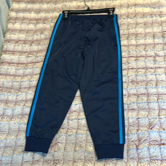 ADIDAS kids joggers size 5 - Picture 4 of 5